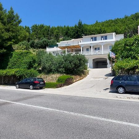 Apartments Dana Omis Exterior photo