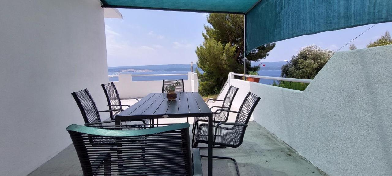 Apartments Dana Omis Exterior photo