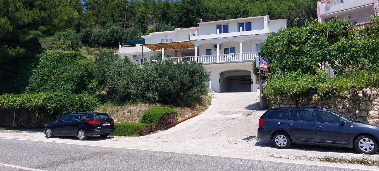 Apartments Dana Omis Exterior photo